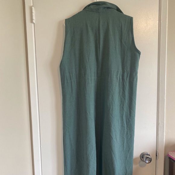 Sleevless Cardigan - Picture 2 of 2